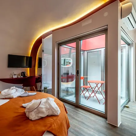 Landhaus Cherry Sculpture