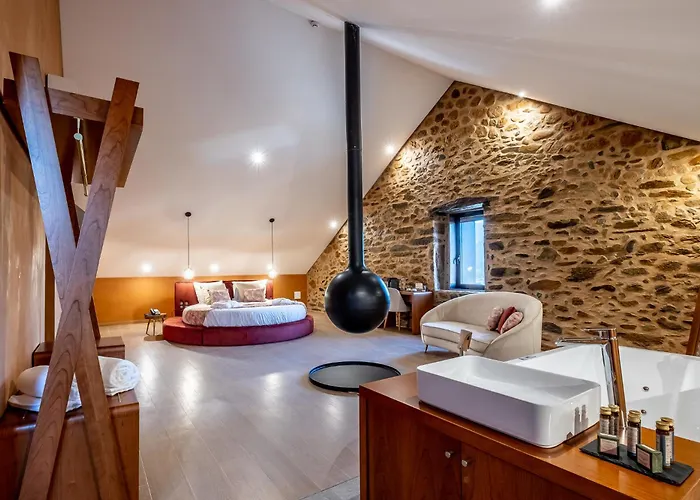 Landhaus Cherry Sculpture *