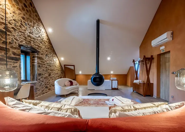 Landhaus Cherry Sculpture