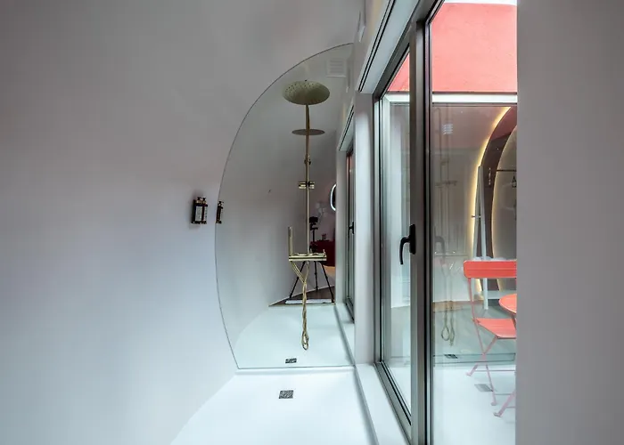 컨트리하우스 Cherry Sculpture Paul