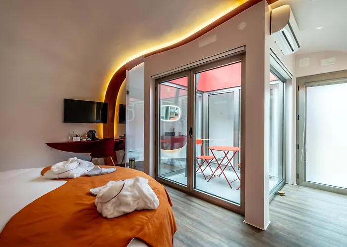 컨트리하우스 Cherry Sculpture