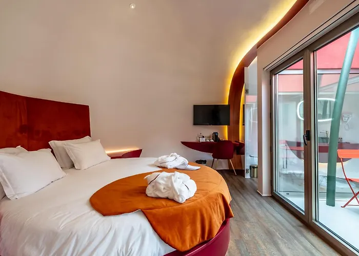 컨트리하우스 Cherry Sculpture Paul